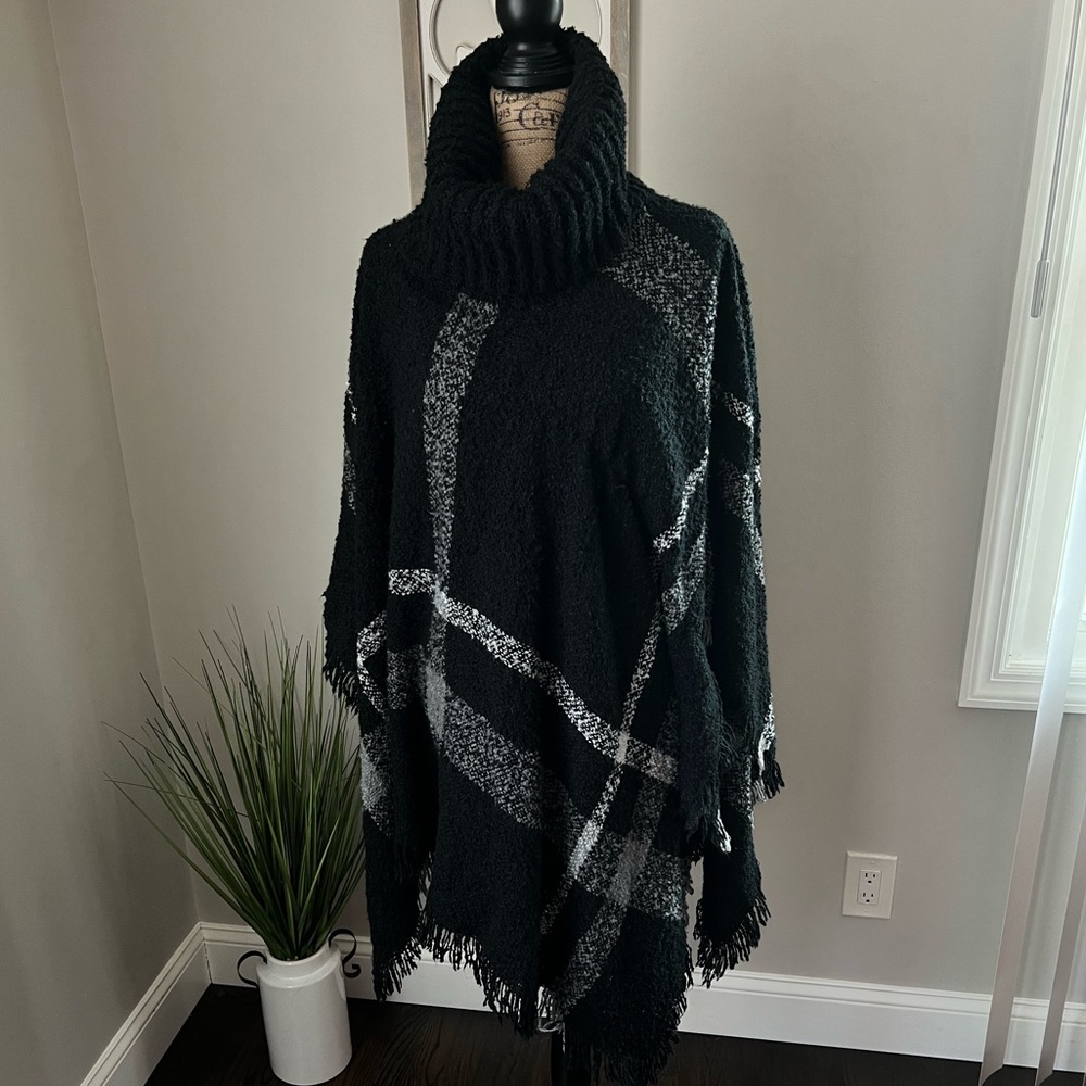 Women’s Poncho/Cape Sweater